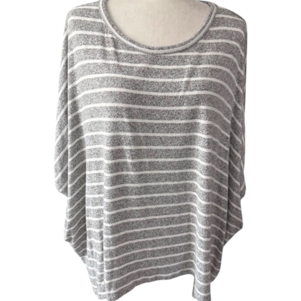 Andrée by Unit Heather Gray and White Knit Top PTP 40 - Picture 4 of 8